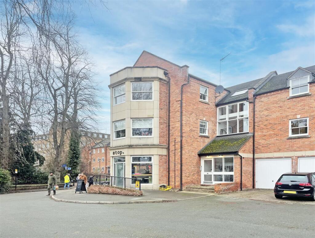 St Julians Crescent 11 Front Shot 2023.jpg