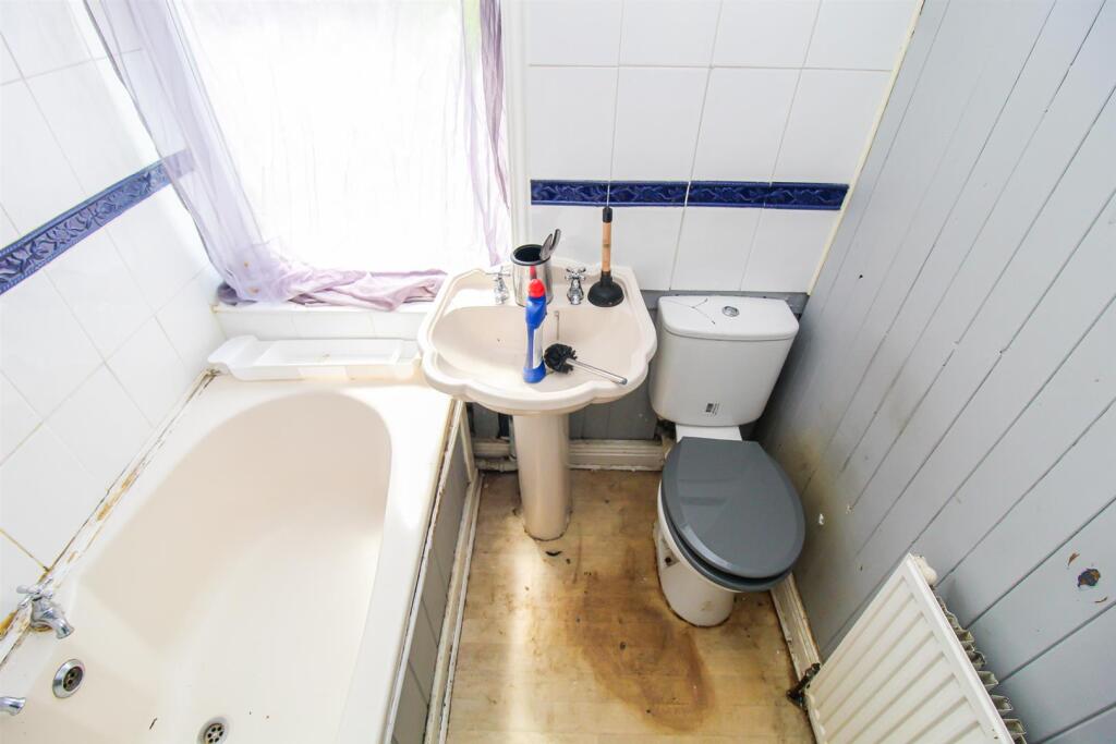 BATHROOM/W.C.