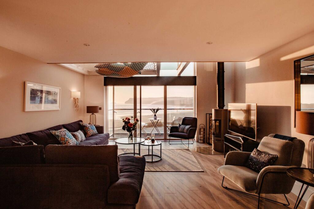 66dabe4de08d1_CHYANNA-210