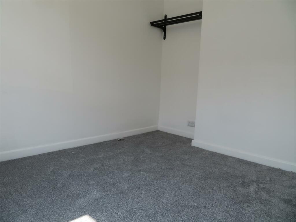 137 Newcome Lounge.JPG