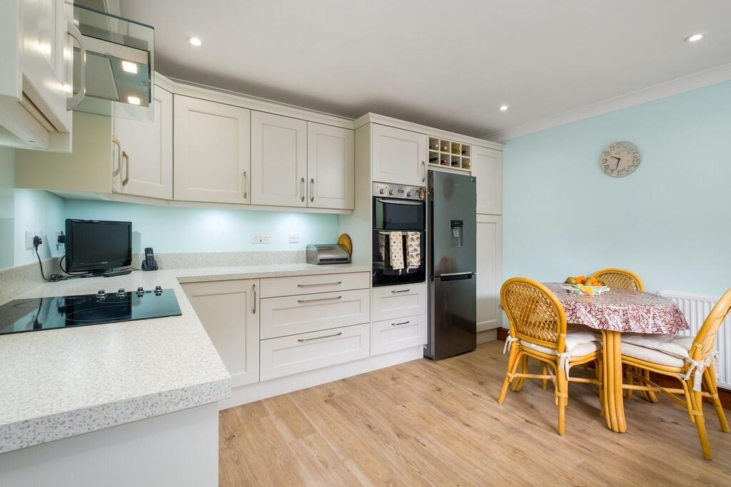 1440px-Hedgehogs-...