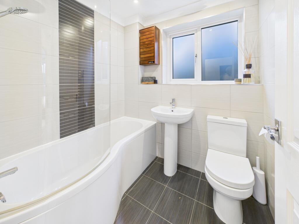 CAM02093G0-PR0067-STILL011