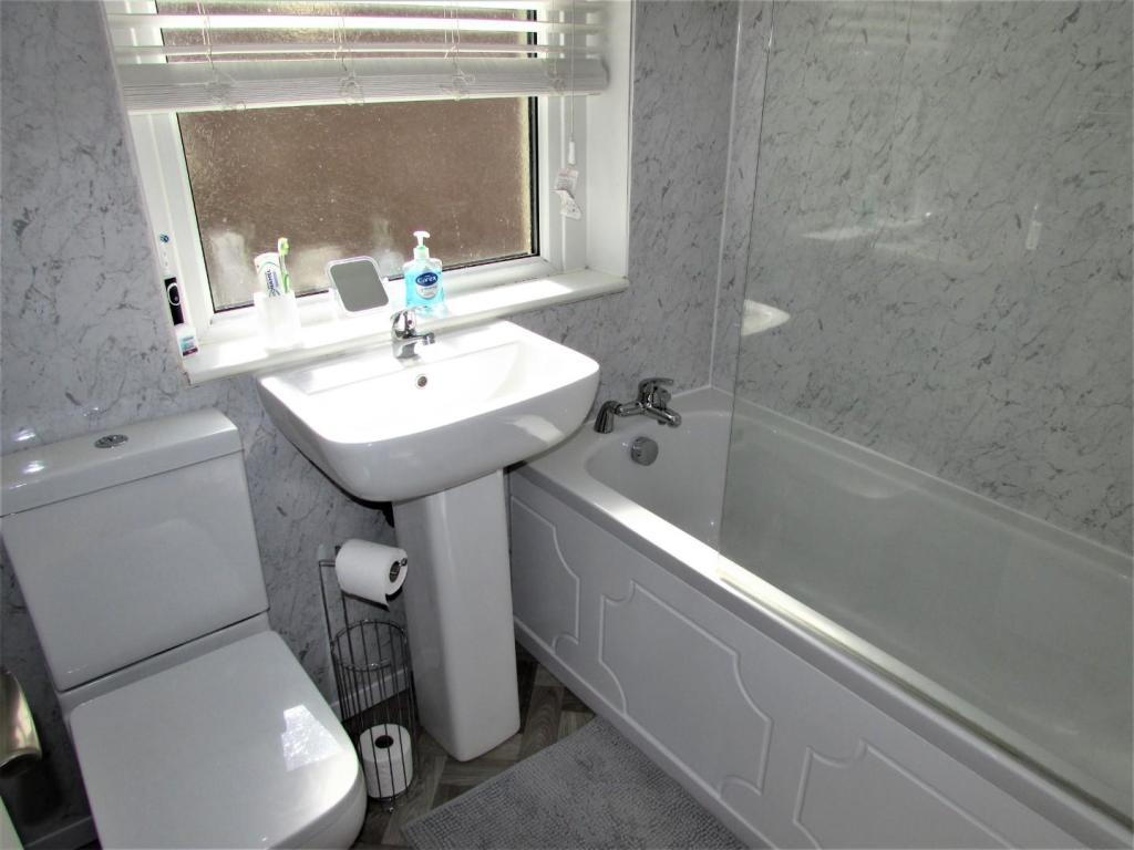 ARW241bath.JPG
