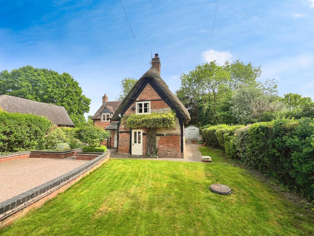 09d01e15-front 20lawn 20L.jpg