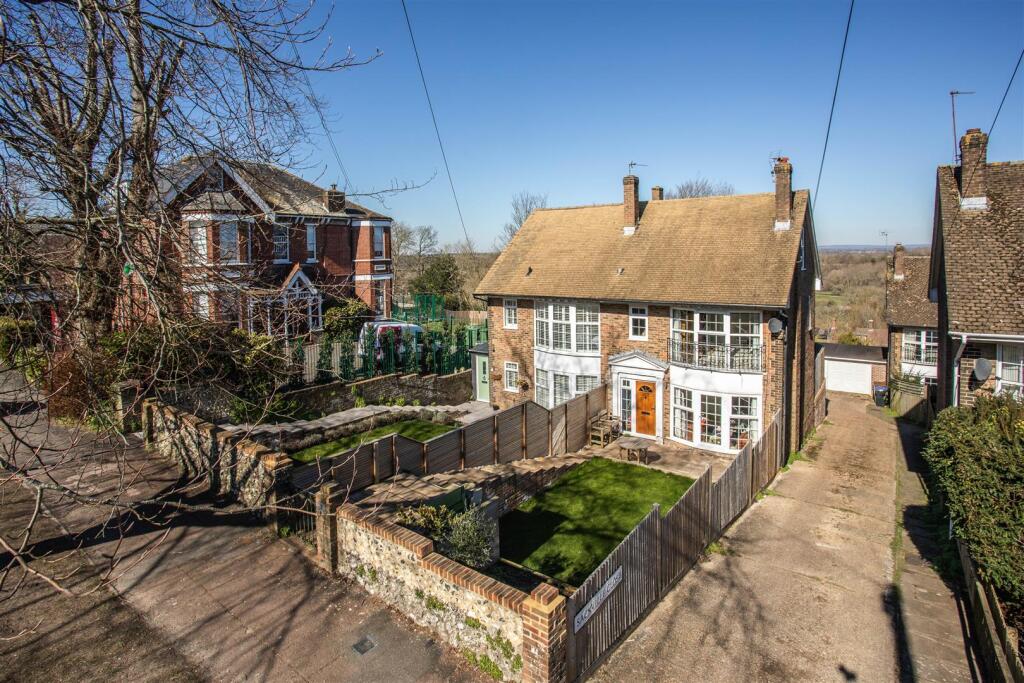 2 Sackville Close38.jpg