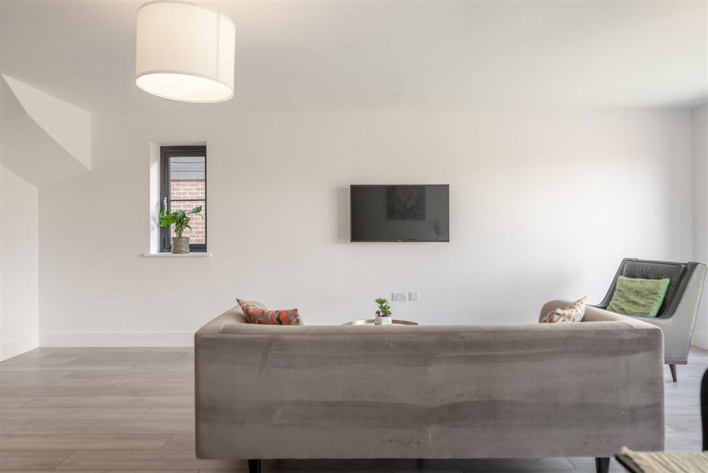 Clarke Close-18-1.jpg