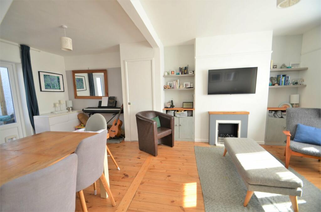 Sitting/Dining Room