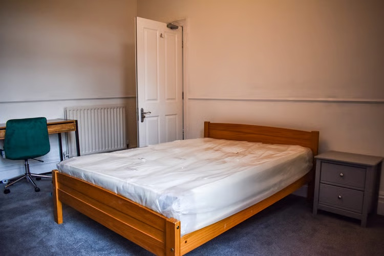 57 Richmond - bedroom.png
