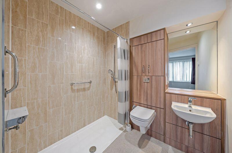 Ensuite to bedroom 1