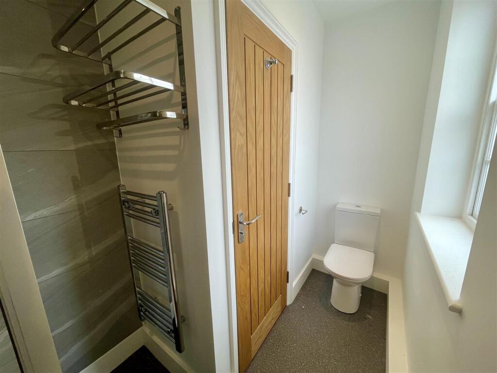 BATHROOM 1.jpg