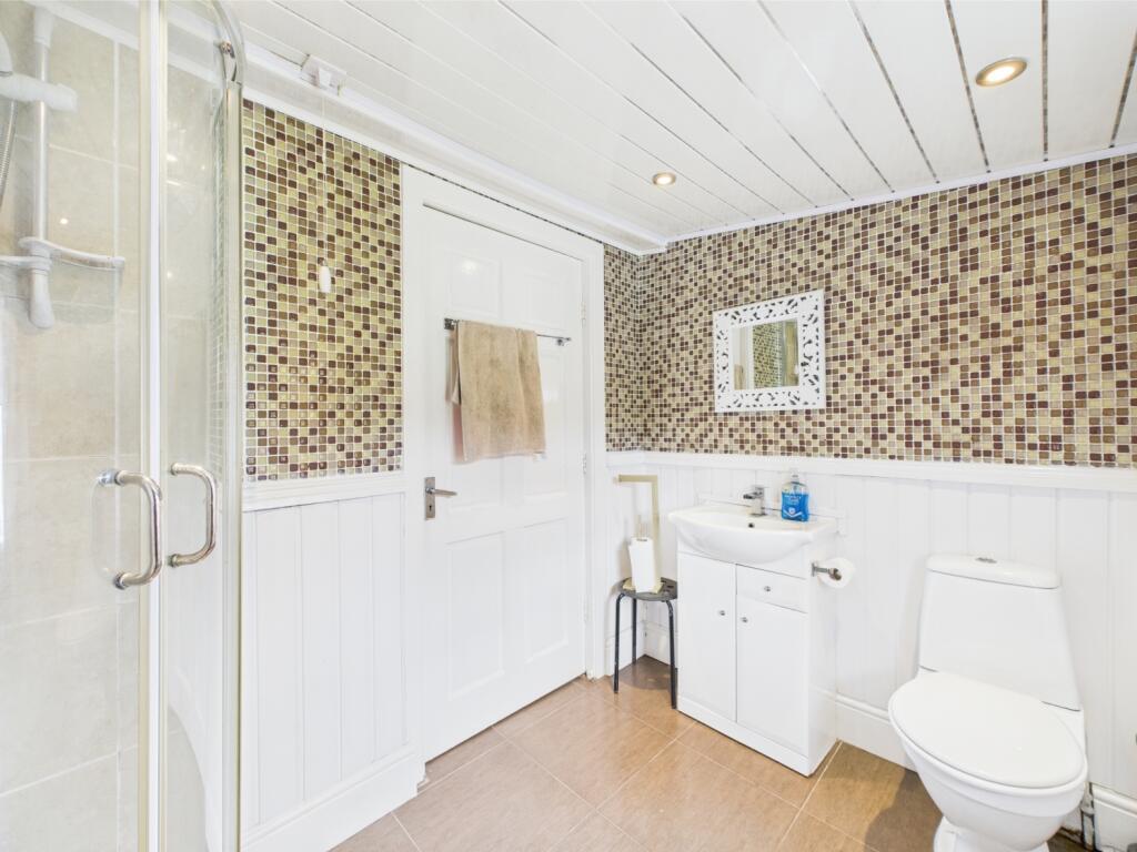 CAM02386G0-PR0125-STILL027