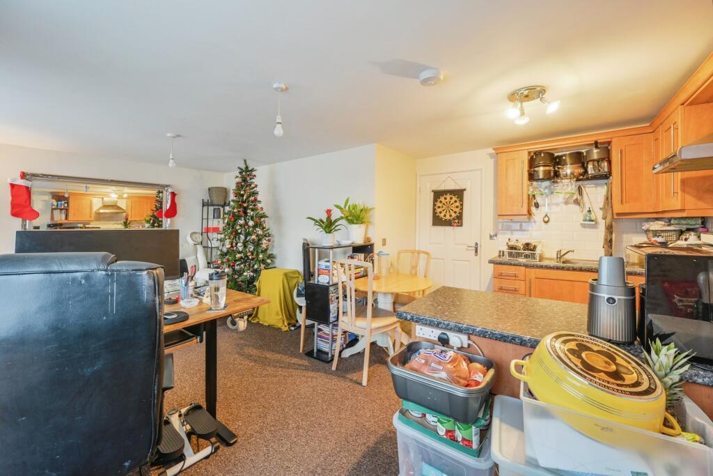 Lounge/Kitchen