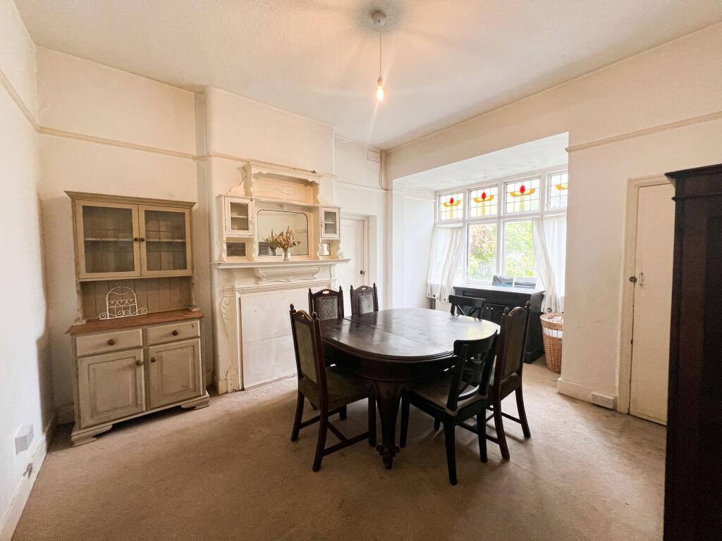 Aldersbrook Rd E12