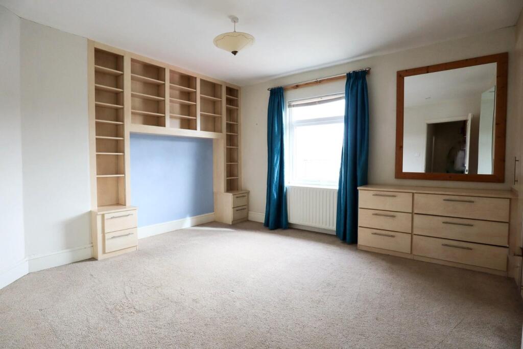 Bedroom 1.jpg