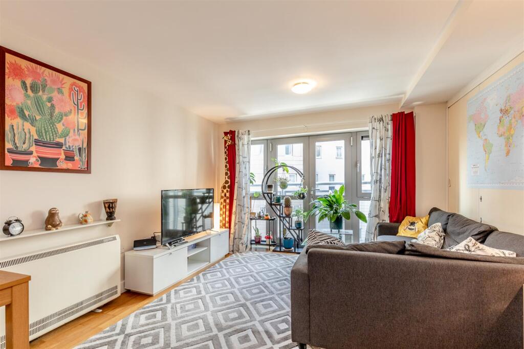 Hamilton Court, Bristol Living Area.jpg