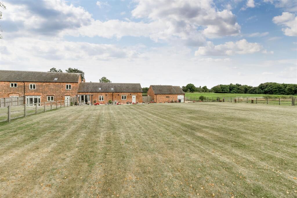 Skylark Barn 025.jpg