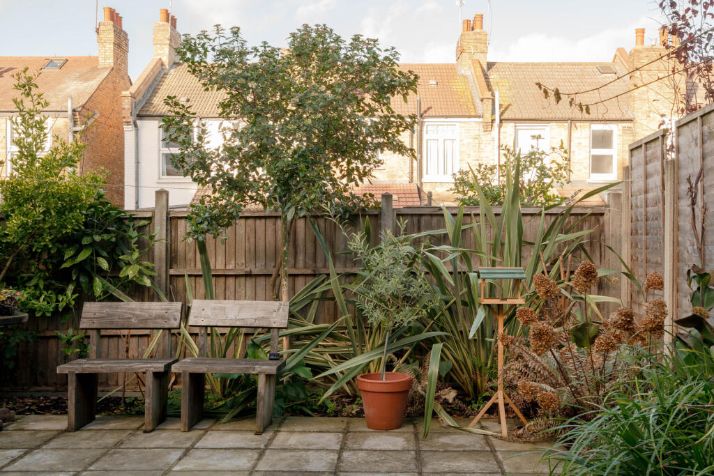 322884 - Tottenhall Road, London N13 - high res...