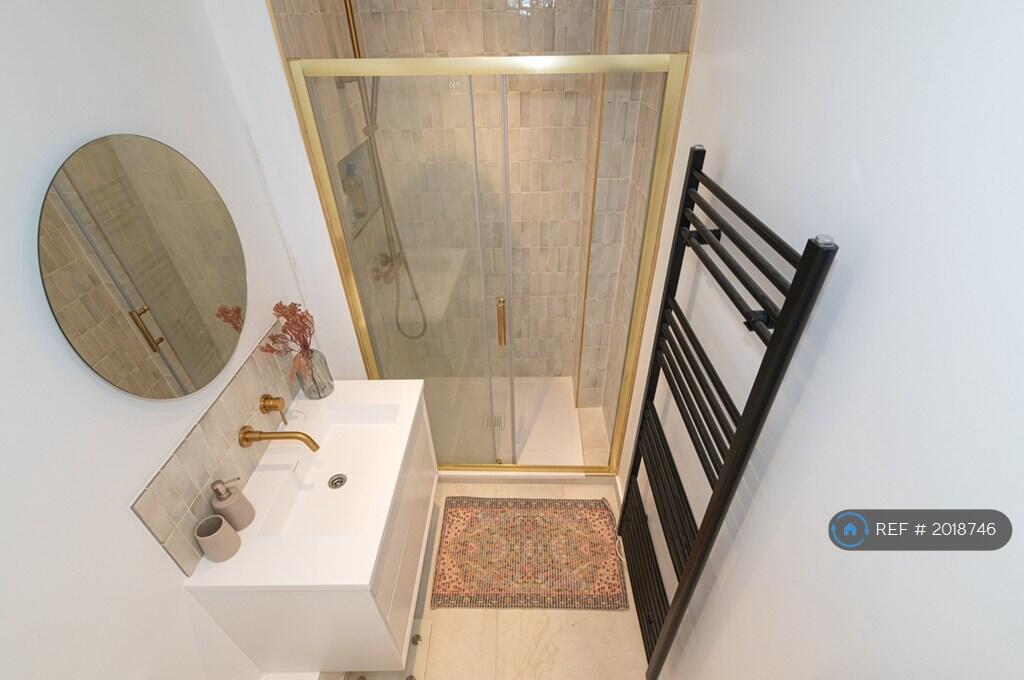 Shower Toom &amp; Toliet 