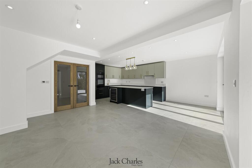 8 Old Hadlow Road 35.JPG