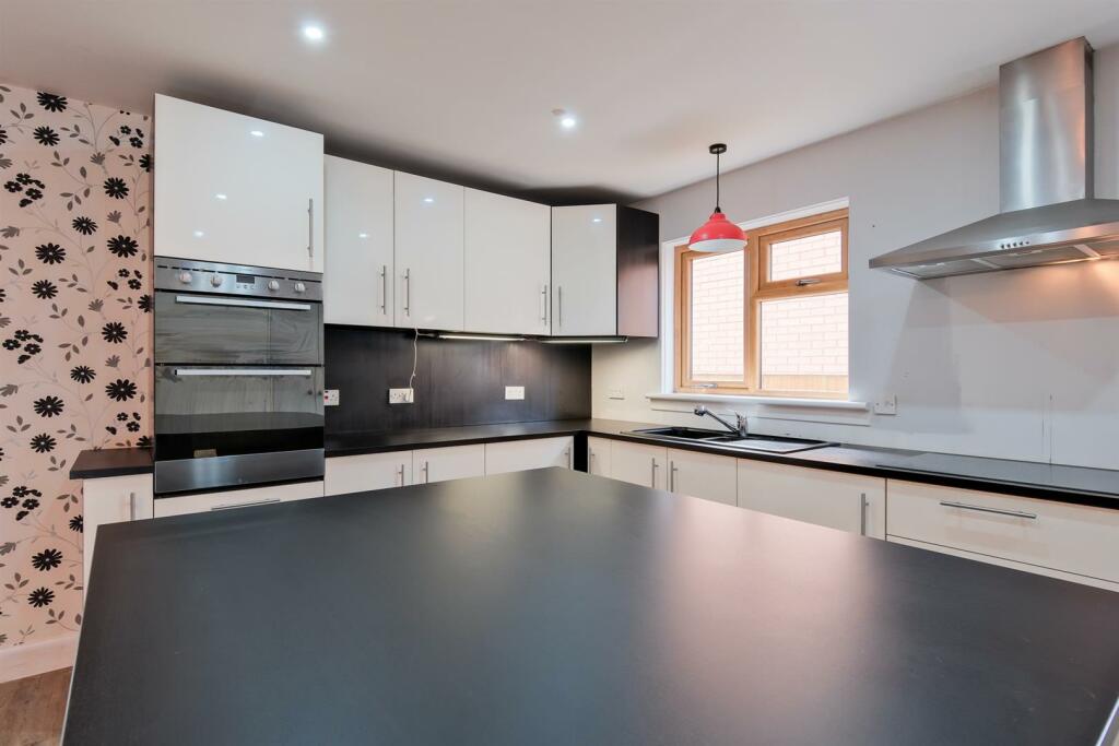 006-371 New Edinburgh Road Bellshill, ML4 3HH.jpg