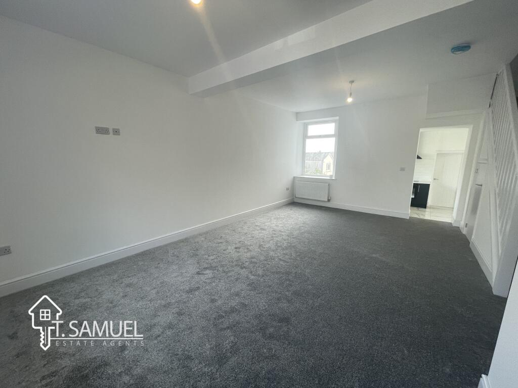 Living room 2.JPG