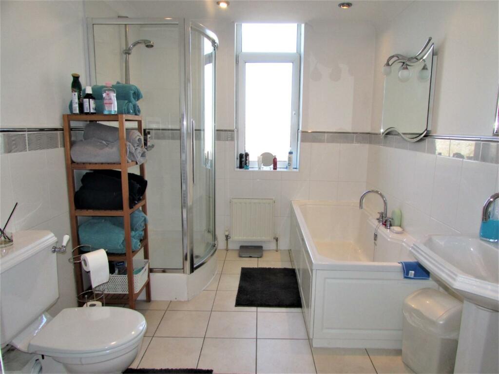 RomanRd169bath.JPG