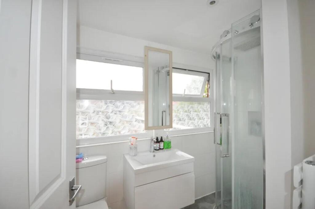 En-suite shower/wc
