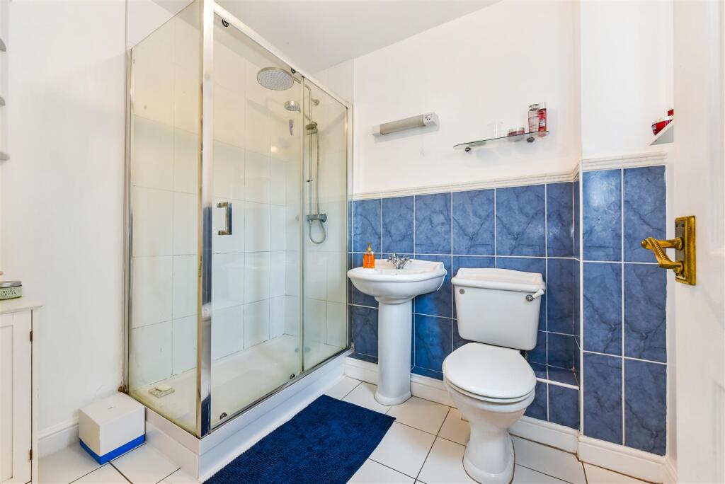 Shower Room En Suite