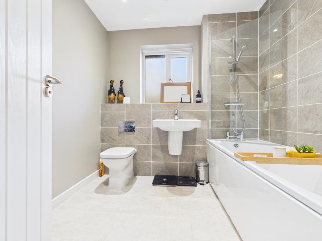 CAM03729G0-PR0177-STILL003