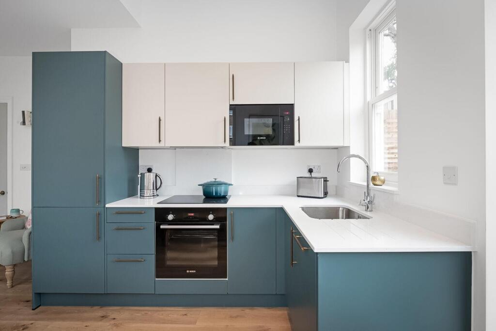 11. Kitchen.jpg