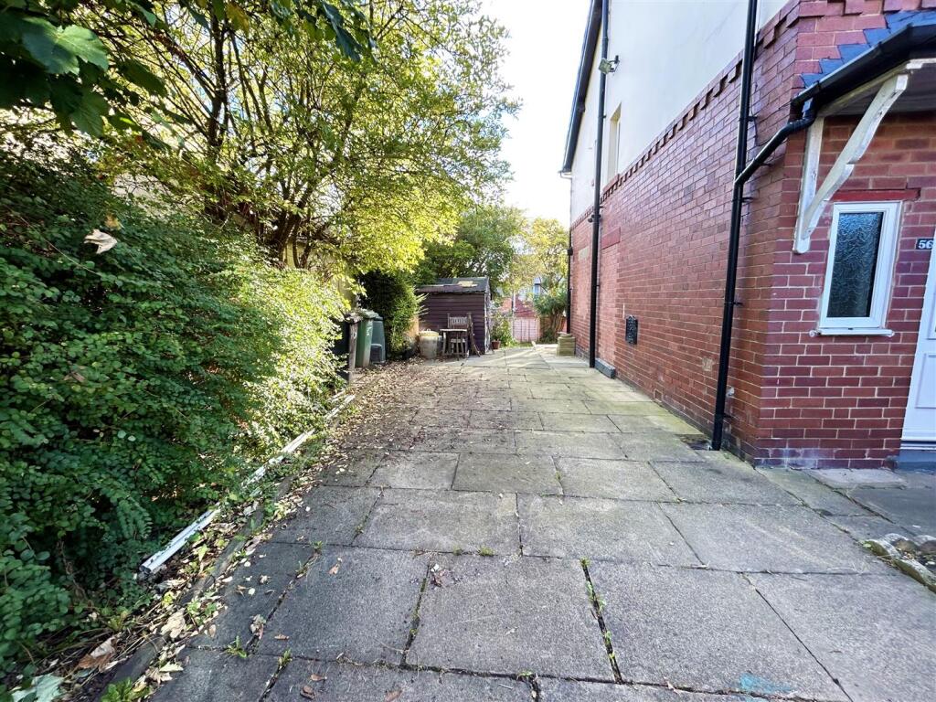 Side Elevation/Driveway