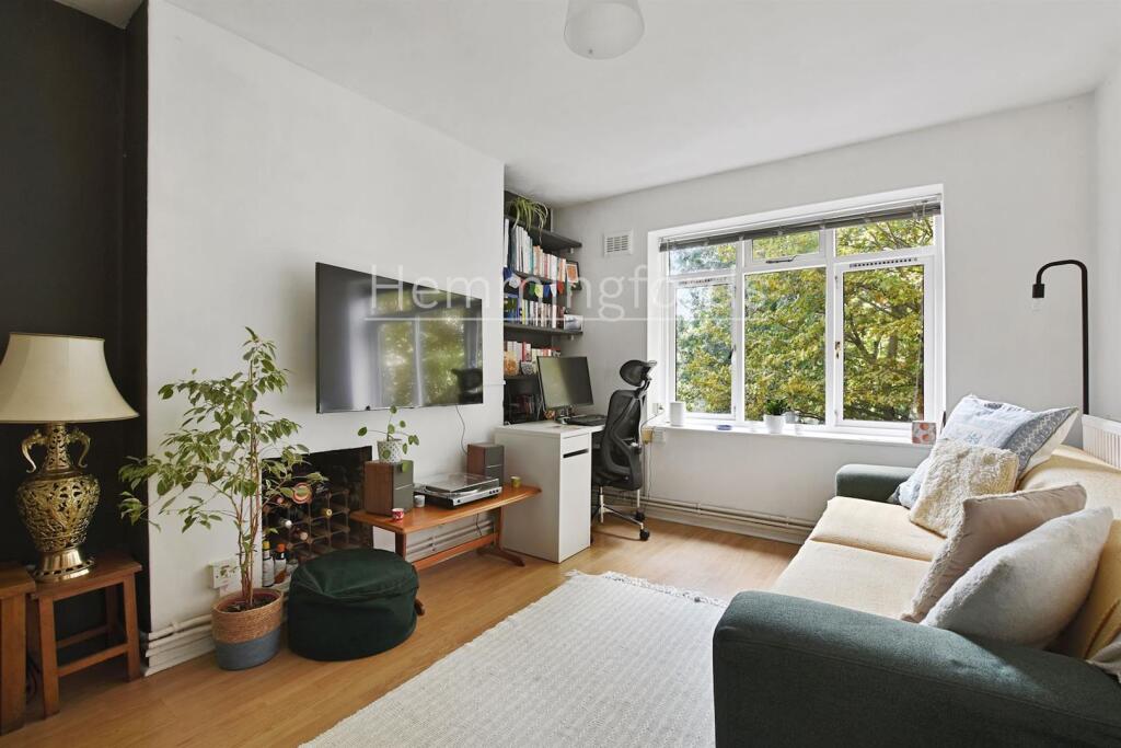 11-b30dGCHMF - 34 Cluse Court - Reception 3 -Origi