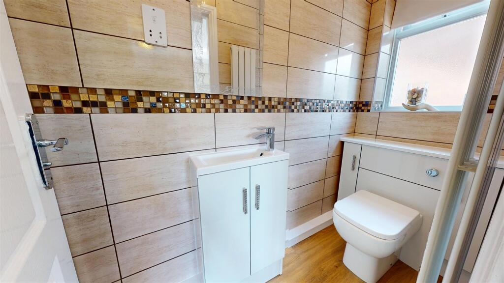 Wendover Close En-suite