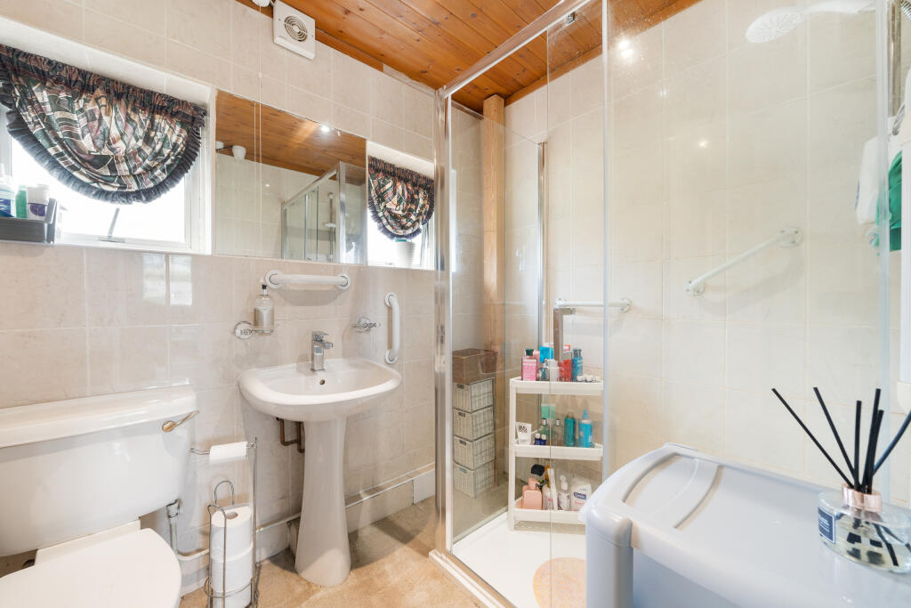 Annexe - Shower Room