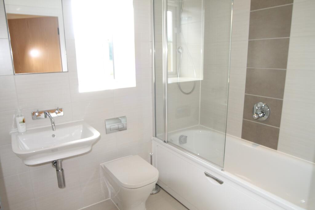32 chequers Avenue B