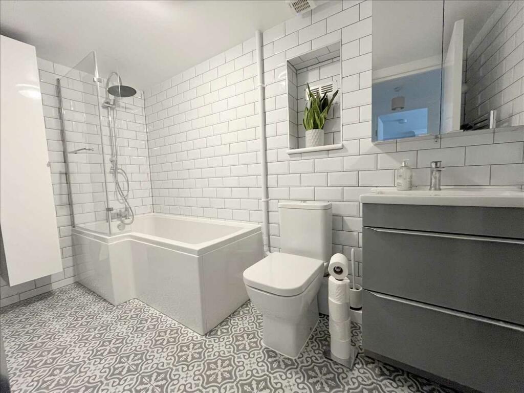 BATHROOM/WC