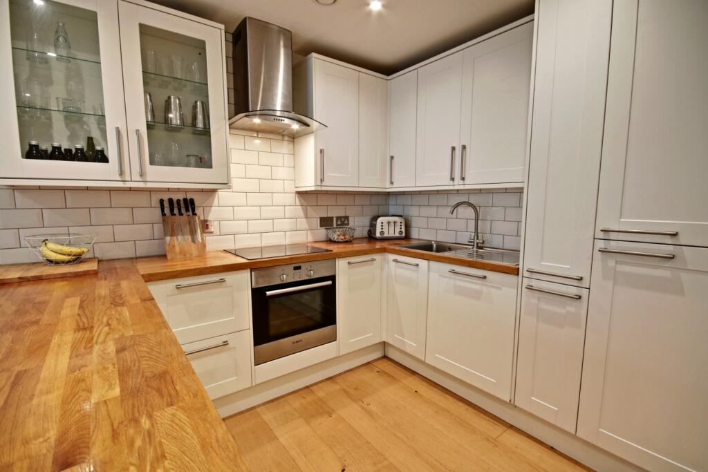 101 QMH - Kitchen