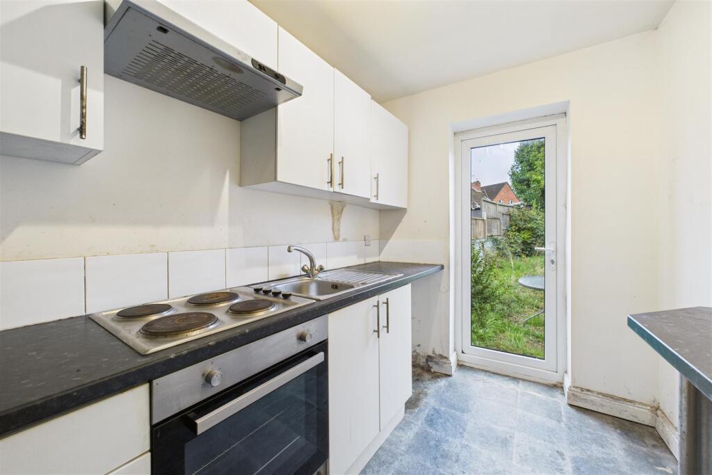 194, Ilminster Avenue Bristol, BS4 1BY | Hollis Mo