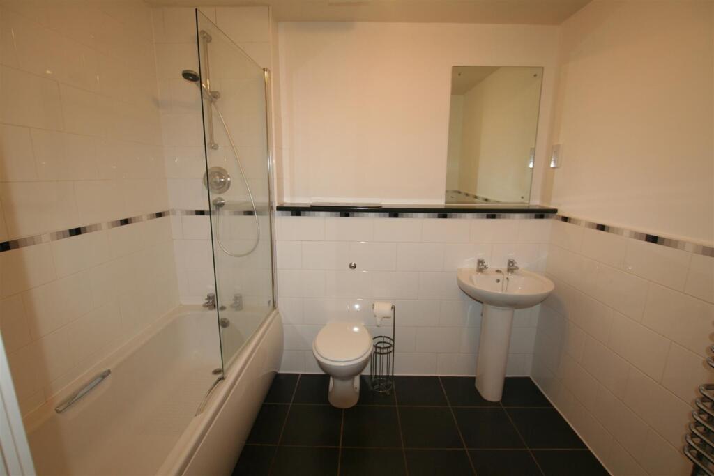 hanburyhouse2,bathroom.JPG