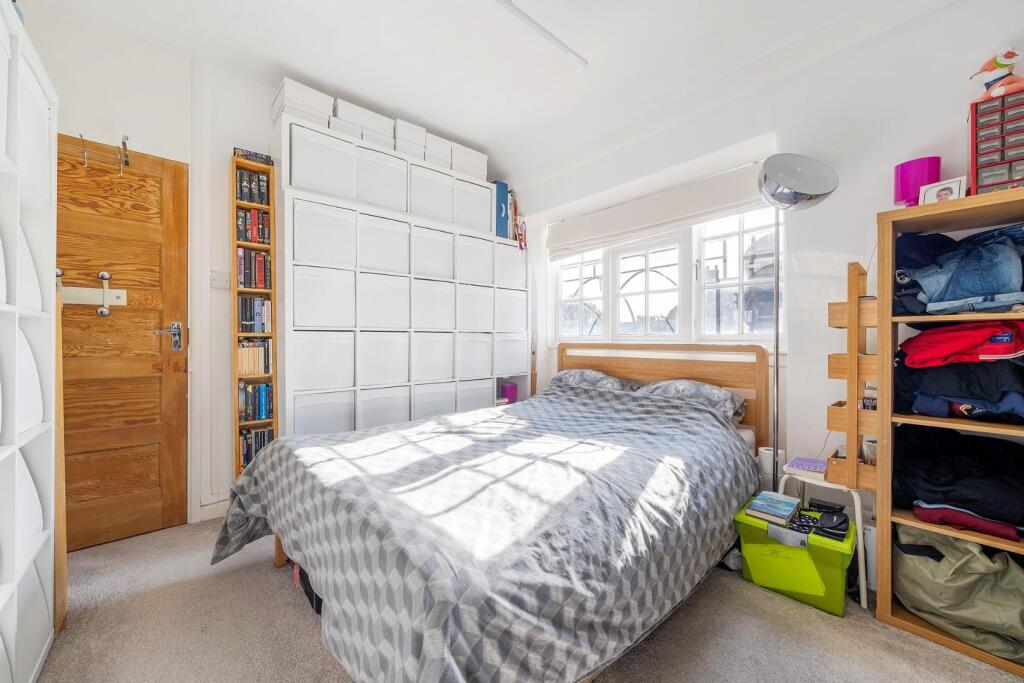 PrincipalBedroom.1.JPG