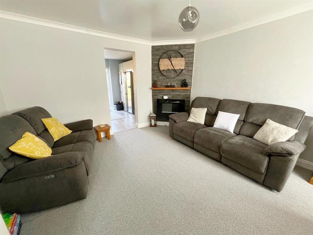 Lounge to kitchen.jpg