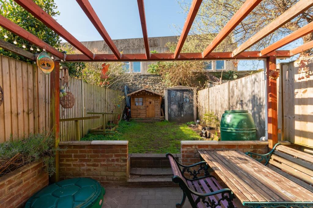 0B5SEE - External E.jpg