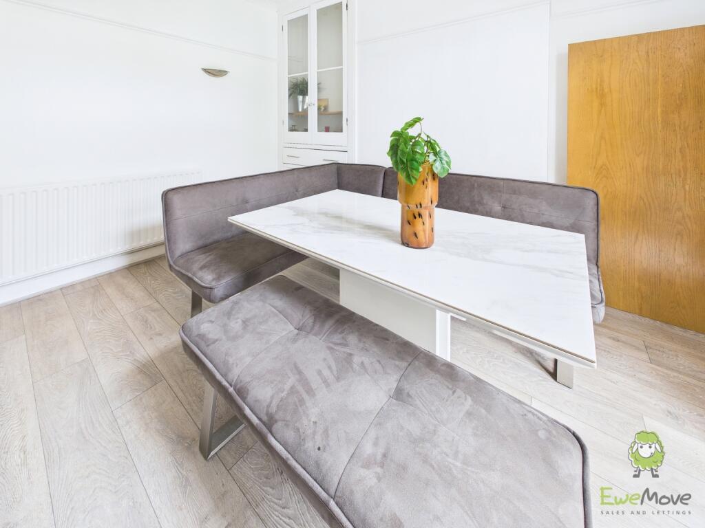 CAM01543G0-PR0161-STILL017