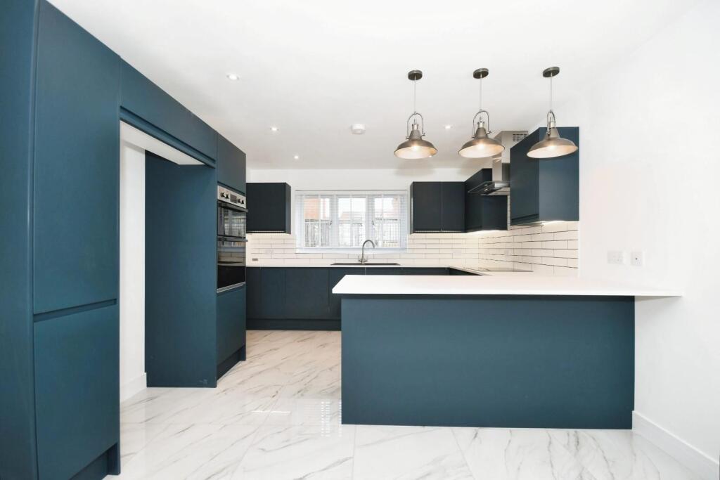 KITCHEN DINER 01.jpg