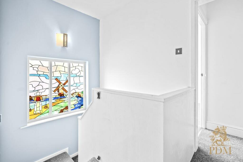 38 Russell Drive Wollaton Nottingham NG8 2BH