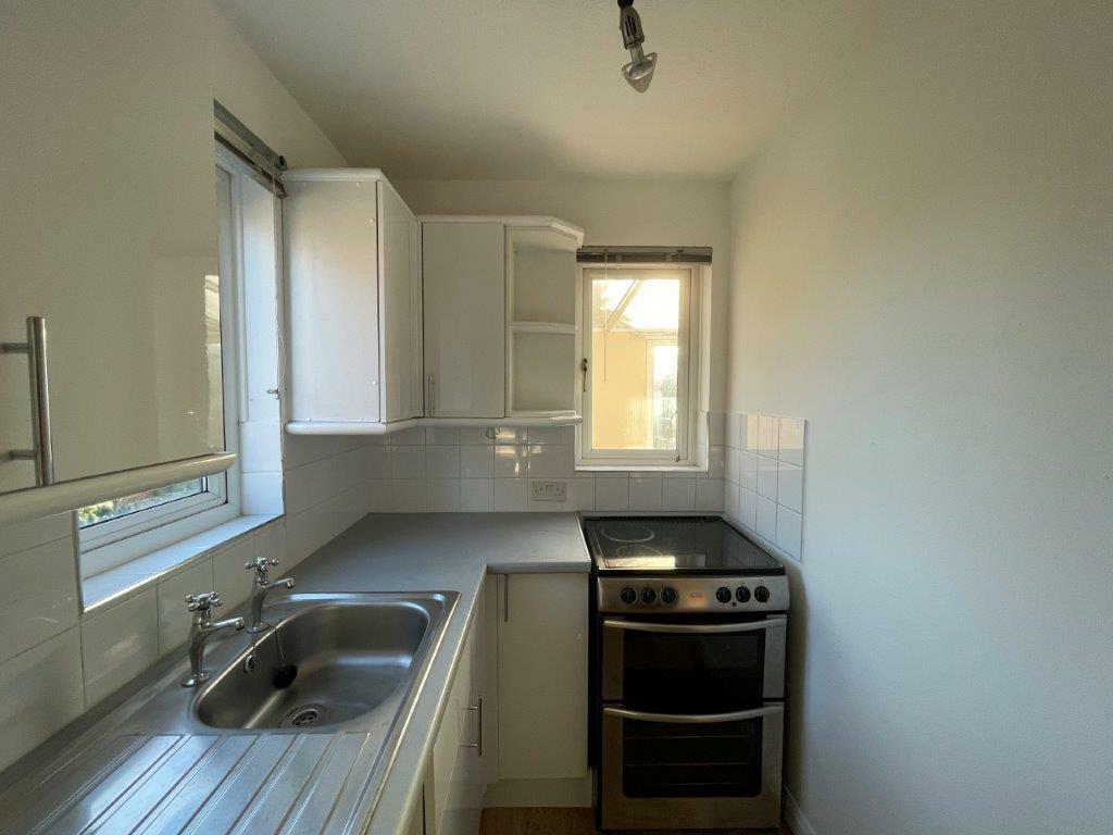 FITTED KITCHEN