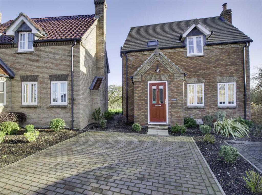 'Bumblebee Cottage', Turnberry Drive, The Bay, Filey