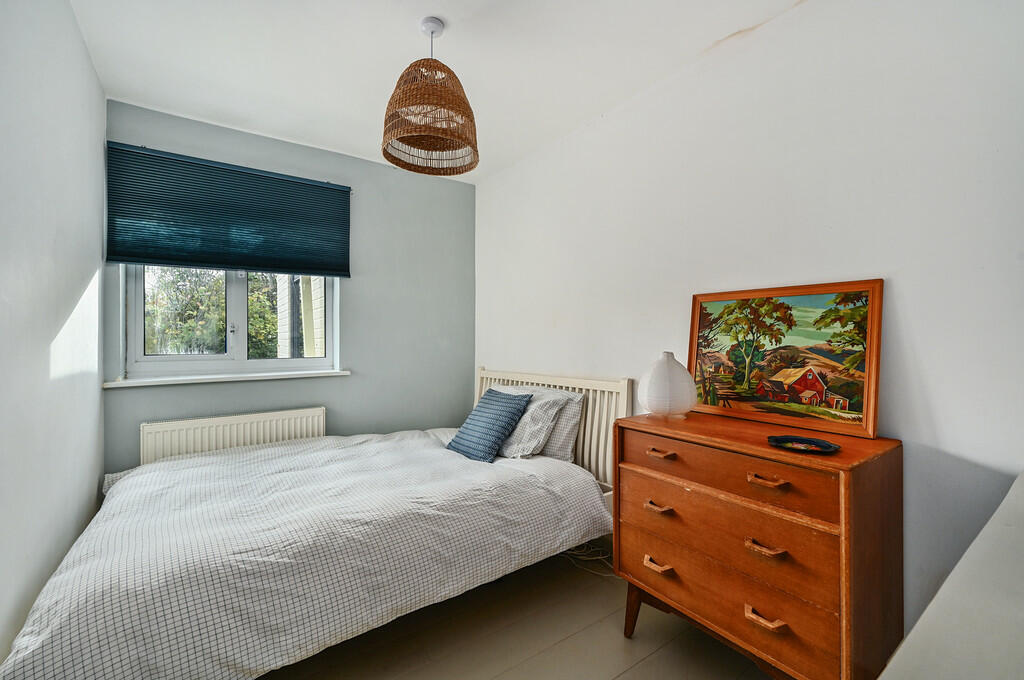 Dereta, first Ave...