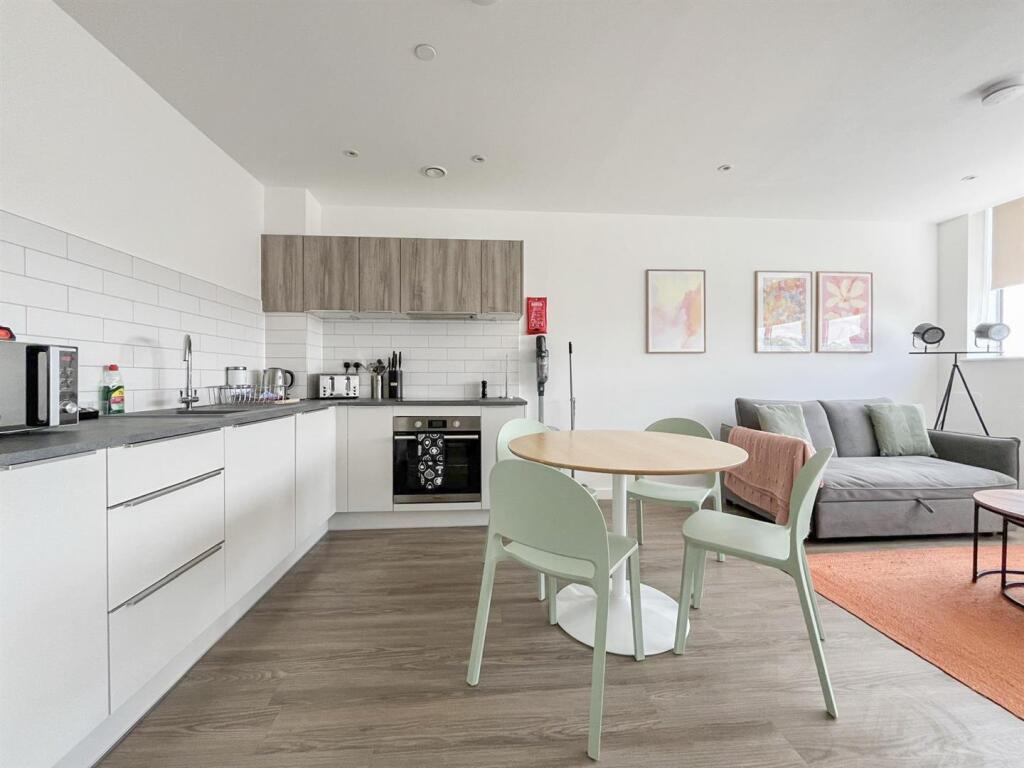 Living Room / Kitchen