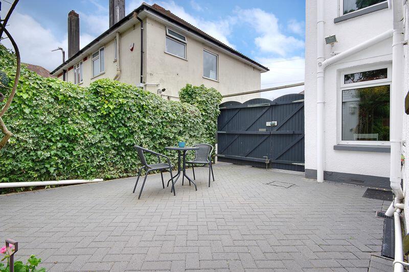 Drive/Courtyard